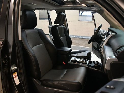 Used 2016 Toyota 4Runner SR5 Premium image 32