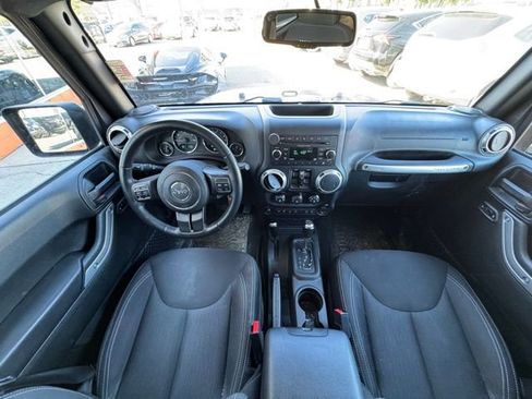 Used 2017 Jeep Wrangler Unlimited Rubicon w/ Cold Weather Group image 16