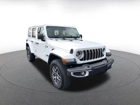 Used 2025 Jeep Wrangler Sahara image 1