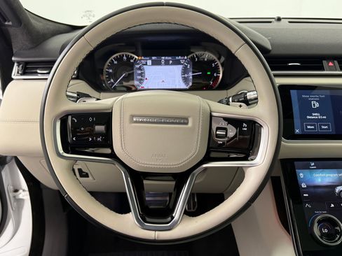 Used 2022 Land Rover Range Rover Velar R-Dynamic S image 16