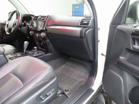 Used 2021 Toyota 4Runner Venture image 25