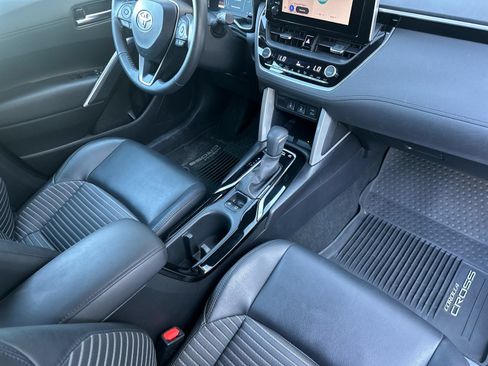 Used 2024 Toyota Corolla Cross AWD Hybrid w/ Convenience Package image 17