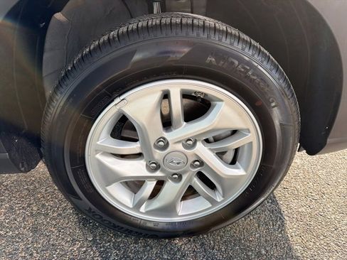 Certified 2025 Hyundai Venue SE image 36