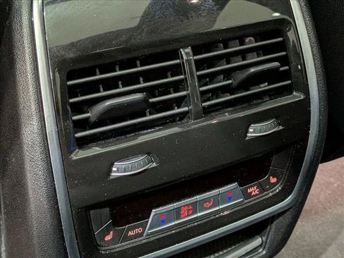 Used 2025 BMW X7 M60i image 18