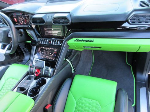 Used 2022 Lamborghini Urus image 34