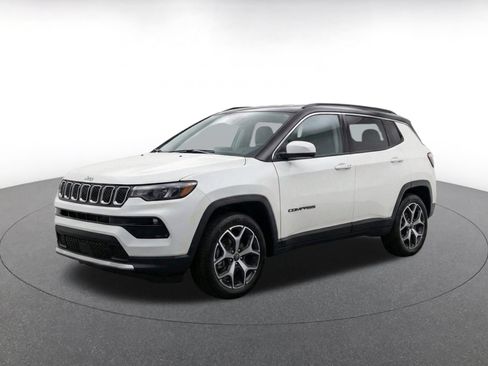 Used 2025 Jeep Compass Limited AWD/4WD image 3