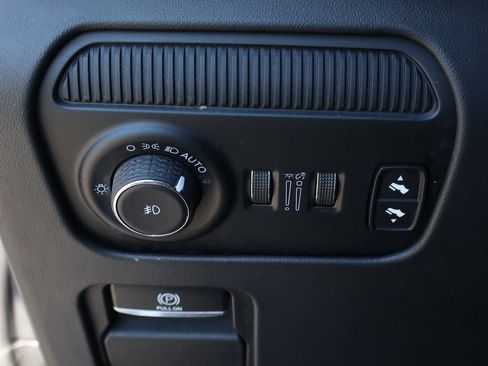 Used 2022 Jeep Grand Wagoneer Series II w/ Convenience Group III image 21