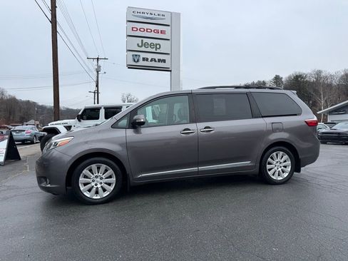 Used 2015 Toyota Sienna Limited image 3