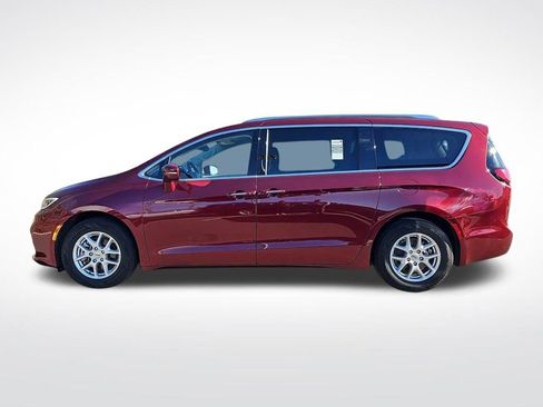 Used 2021 Chrysler Pacifica Touring-L image 10
