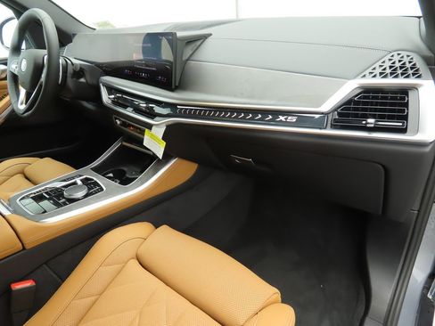 Certified 2025 BMW X5 xDrive40i w/ Parking Assistance Package image 17