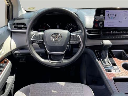 Certified 2021 Toyota Sienna LE FWD image 5