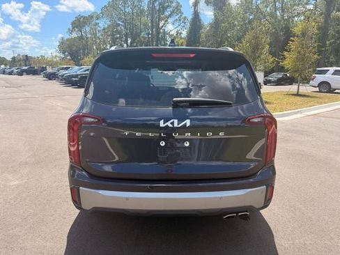 Used 2025 Kia Telluride S FWD image 17