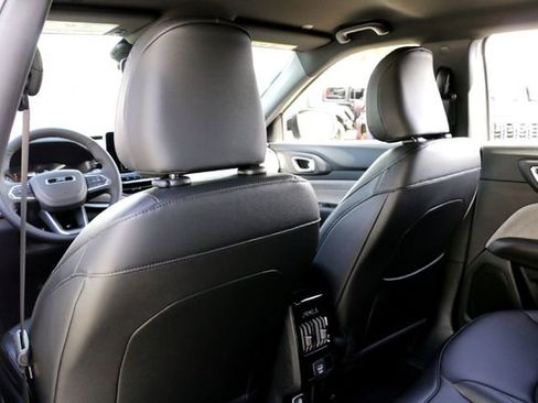 New 2026 Jeep Compass Latitude image 17