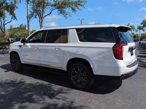 Used 2023 GMC Yukon XL SLT w/ SLT Luxury Package AWD/4WD image 6