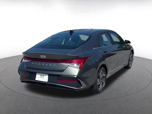 Used 2025 Hyundai Elantra SEL image 15