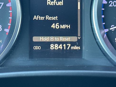 Used 2018 Toyota Highlander LE w/ Carpet Mat Package (TMS) image 24