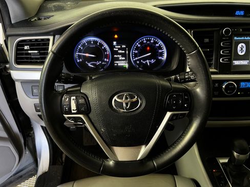 Used 2019 Toyota Highlander XLE image 9