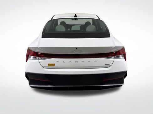 Used 2025 Hyundai Elantra Limited FWD image 5