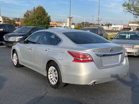 Used 2013 Nissan Altima 2.5 S FWD image 8