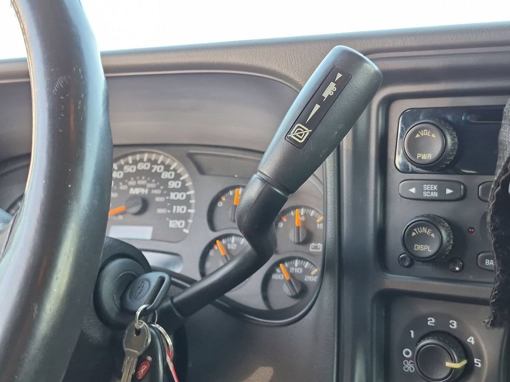 Used 2004 Chevrolet Silverado 2500 LS w/ Skid Plate Package AWD/4WD image 13