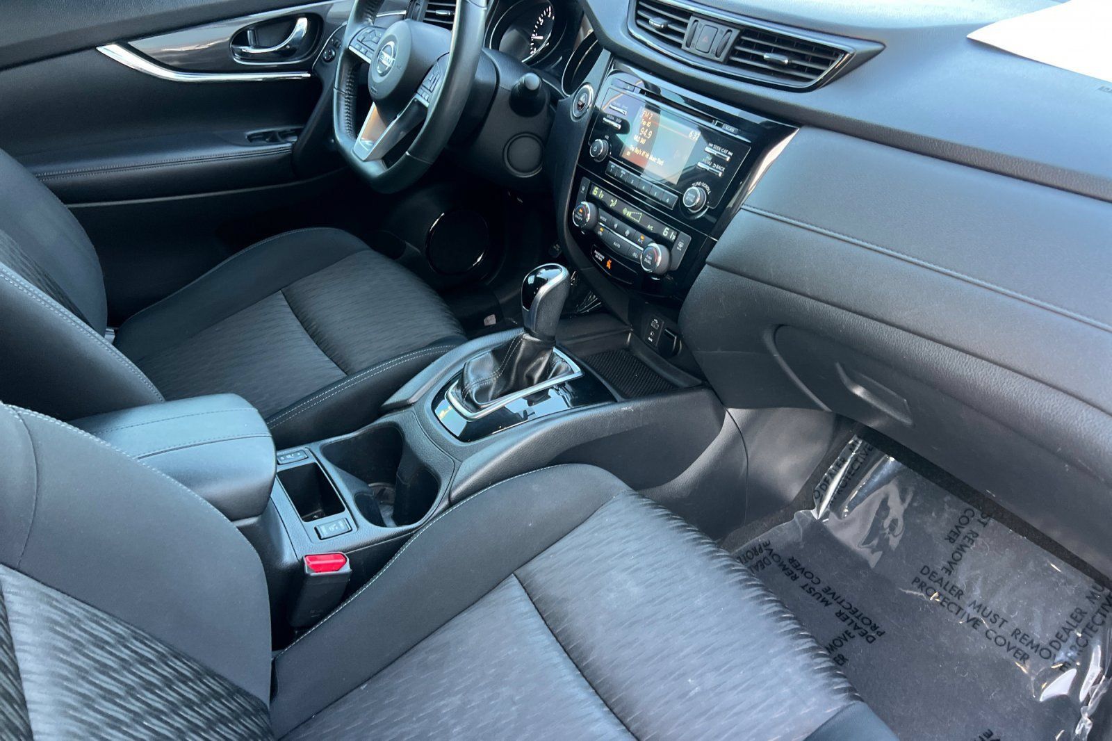 Used 2017 Nissan Rogue SV FWD image 16
