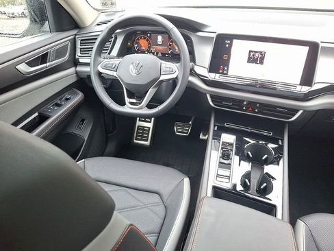 Certified 2025 Volkswagen Atlas Peak Edition SE AWD/4WD image 14