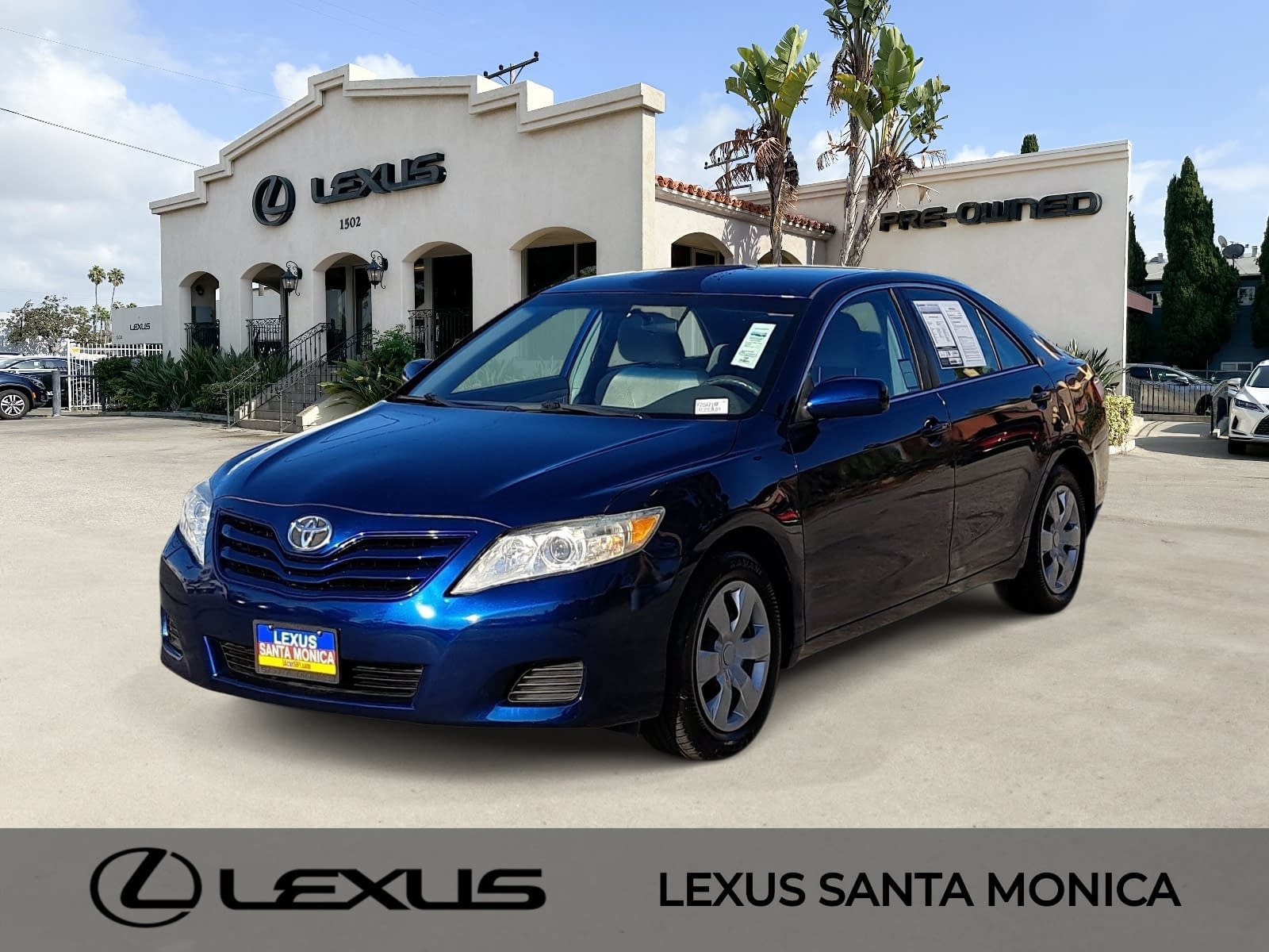Used 2011 Toyota Camry LE FWD image 1