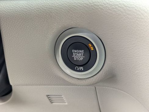 Used 2023 Chrysler Voyager LX image 17