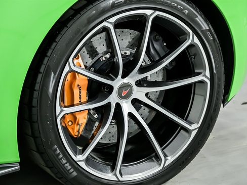 Used 2018 McLaren 570S Spider image 19