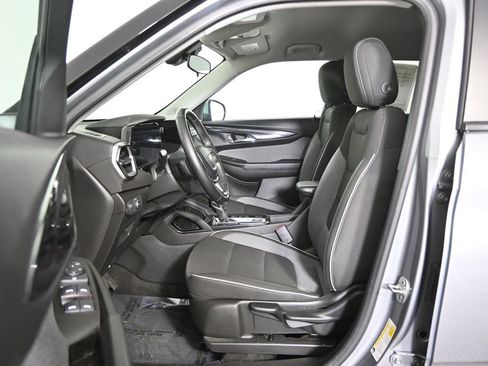 Used 2024 Chevrolet TrailBlazer LT w/ LT Cold Weather Package AWD/4WD image 20