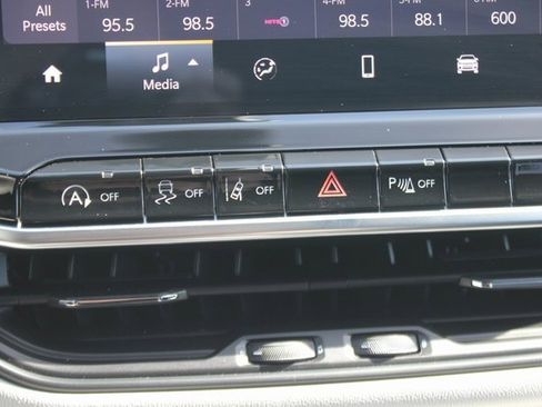 Used 2024 Jeep Compass Limited image 8