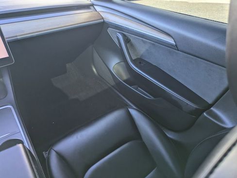 Used 2023 Tesla Model 3 Standard Range image 19