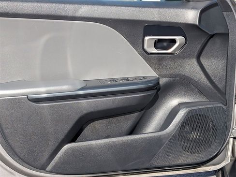 Used 2025 Kia K4 LXS image 11