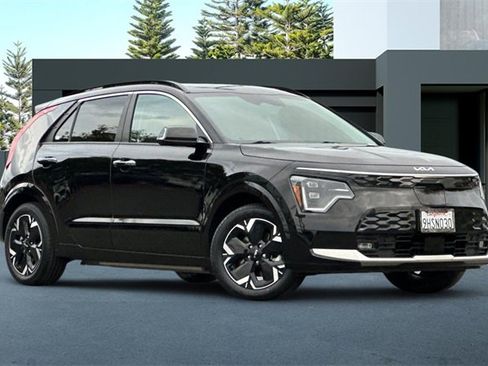 Used 2023 Kia Niro Wave image 2