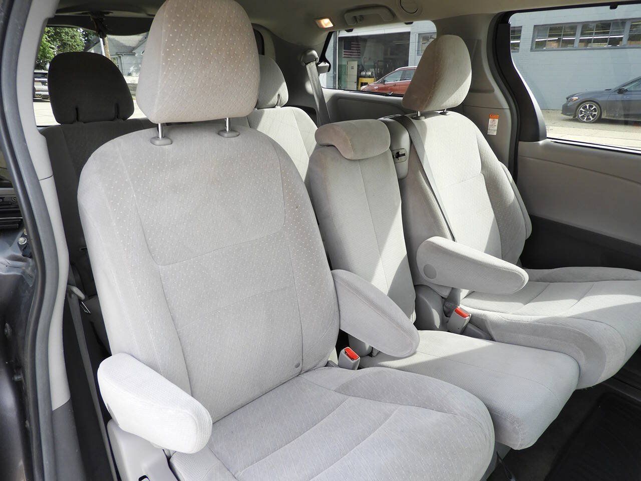Used 2017 Toyota Sienna LE FWD image 24