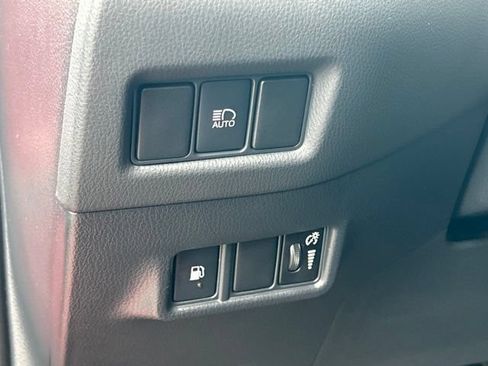 Used 2020 Toyota C-HR XLE FWD image 28