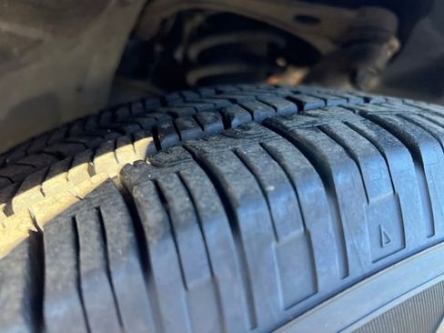 Used 2017 Chrysler 300 C image 22