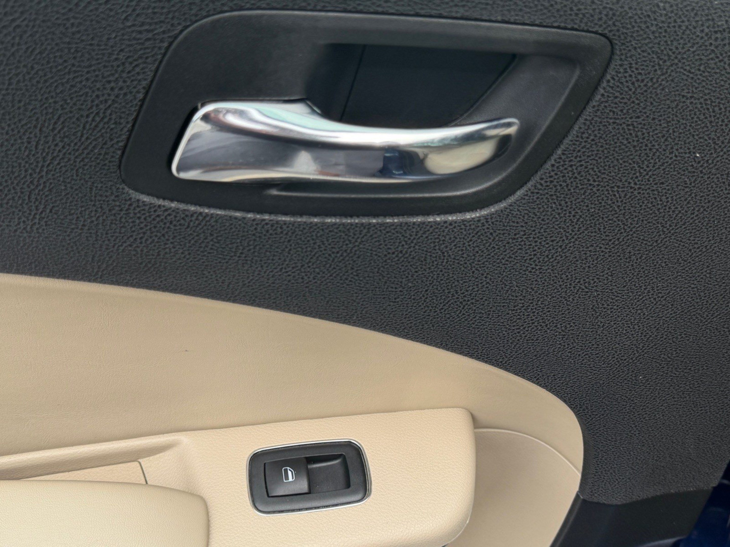 Used 2013 Dodge Charger SE RWD image 11