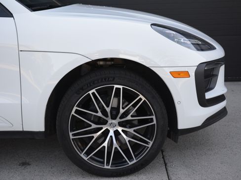 Certified 2026 Porsche Macan AWD/4WD image 11