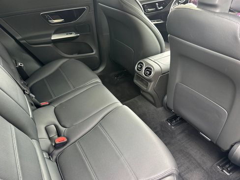 Used 2024 Mercedes-Benz GLC 300 4MATIC image 36