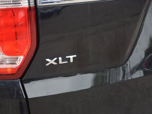 Used 2018 Ford Explorer XLT w/ Equipment Group 202A AWD/4WD image 10