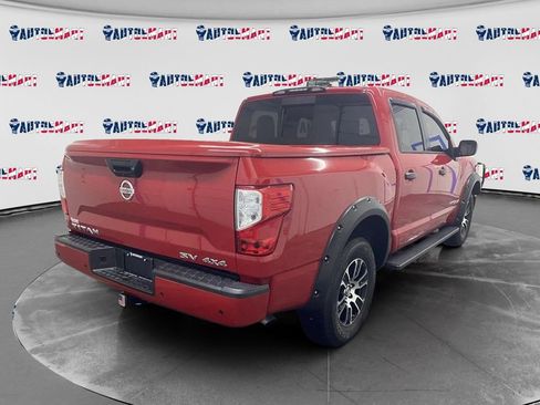 Used 2022 Nissan Titan SV image 3