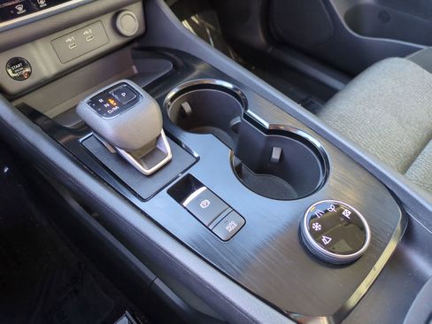 Certified 2025 Nissan Rogue SV image 15