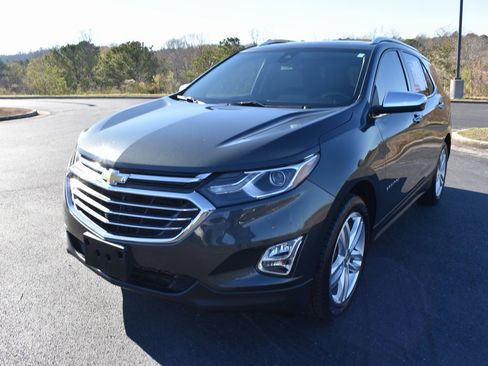Used 2020 Chevrolet Equinox Premier image 2