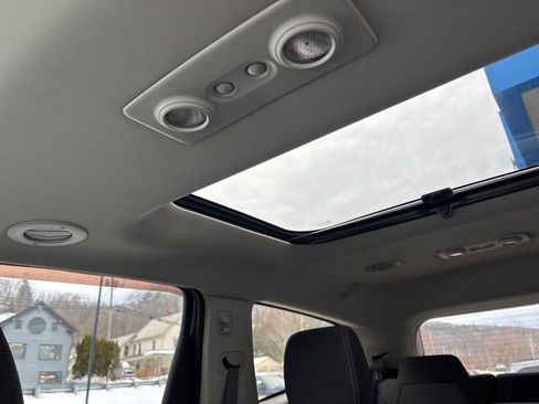 Used 2017 Chevrolet Traverse LT w/ Style and Technology Package image 36