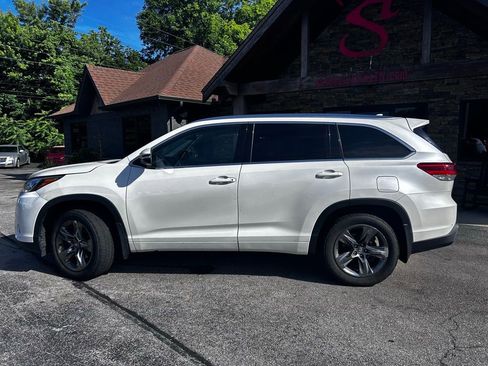 Used 2017 Toyota Highlander Limited Platinum AWD/4WD image 3