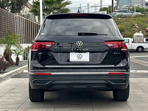 Used 2022 Volkswagen Tiguan SE w/ Panoramic Sunroof Package image 6