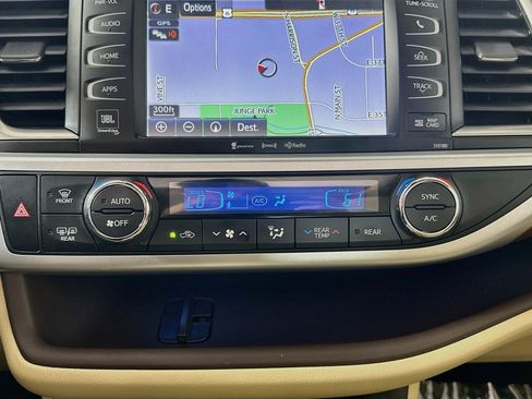 Used 2017 Toyota Highlander Limited FWD image 16