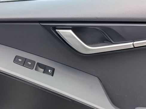 Used 2025 Kia Niro LX FWD image 33