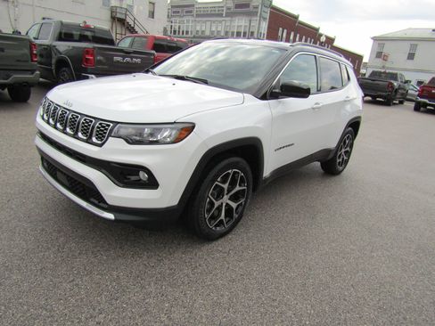 Used 2024 Jeep Compass Limited AWD/4WD image 7